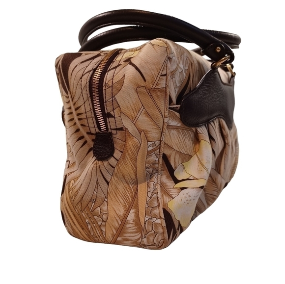 AUTH! SALVATORE FERRAGAMO Batik canvas print shoulder bag - Picture 3 of 13